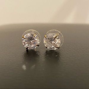 Round-Cut White Gems Stud Earrings